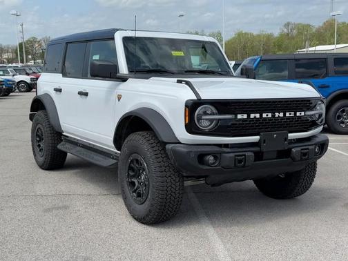Oxford White 2026 Ford Bronco Badlands