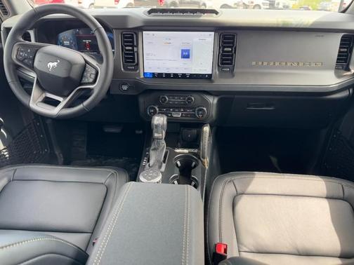 Oxford White 2026 Ford Bronco Badlands