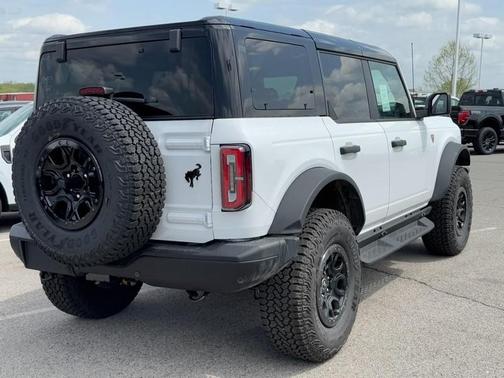 Oxford White 2026 Ford Bronco Badlands