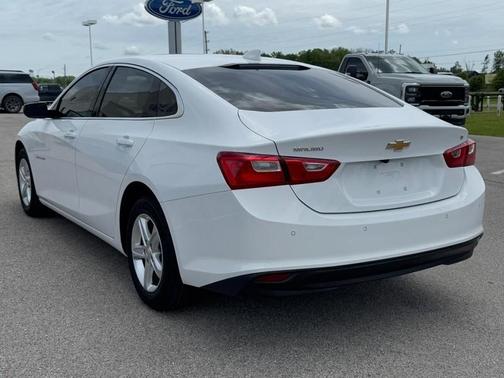 Summit White / White 2024 Chevrolet Malibu LT