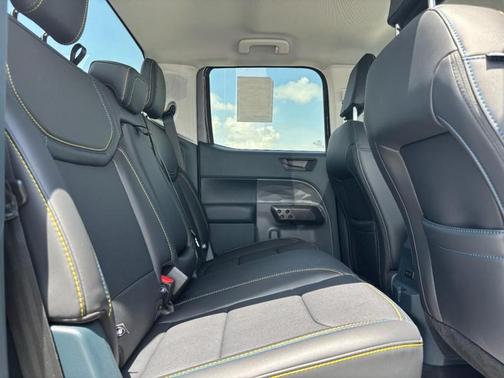 2025 Ford Maverick Lobo Standard