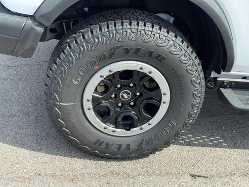 Oxford White 2026 Ford Bronco Badlands