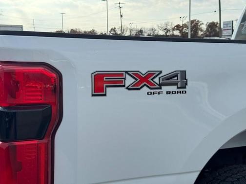 Oxford White 2026 Ford F-350 Super Duty