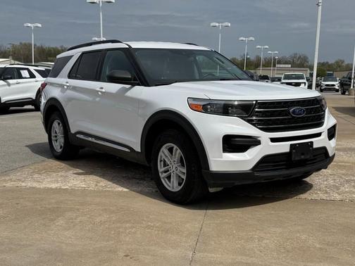 Oxford White 2021 Ford Explorer XLT