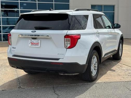 Oxford White 2021 Ford Explorer XLT