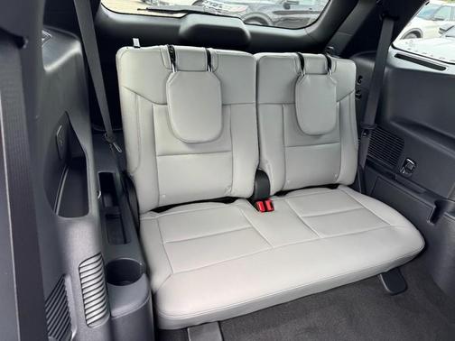 White Tri-Coat 2027 Ford Explorer