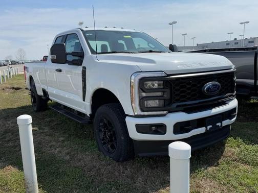 Oxford White 2026 Ford F-250 Super Duty