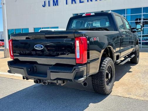 Agate Black Metallic 2026 Ford F-350 Super Duty