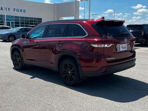 2019 Toyota Highlander SE