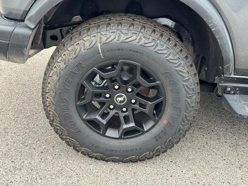 Carbonized Gray Metallic 2026 Ford Bronco Badlands