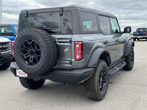 Carbonized Gray Metallic 2026 Ford Bronco Badlands