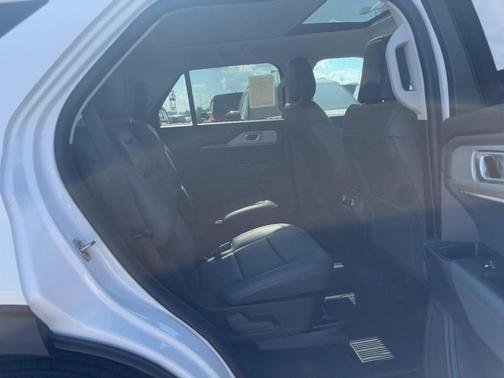 2025 Ford Explorer Active 4WD