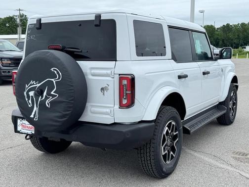 Oxford White 2026 Ford Bronco Outer Banks