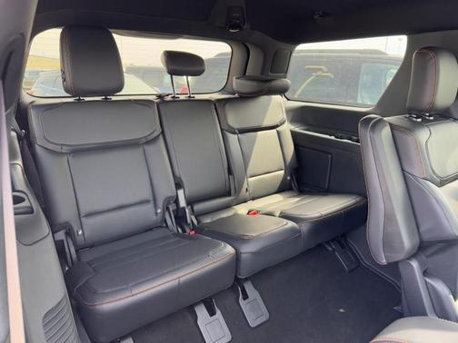 Agate Black Metallic 2026 Ford Expedition Tremor