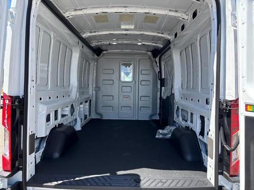 2025 Ford E-Transit Base