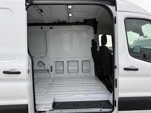 2026 Ford Transit-250 148 WB Medium Roof Cargo