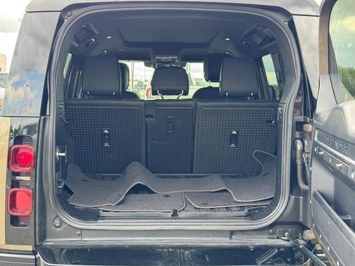 2024 Land Rover Defender 110 P400 X-Dynamic SE