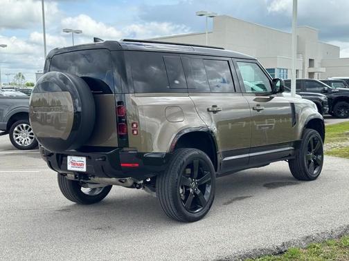 2024 Land Rover Defender 110 P400 X-Dynamic SE