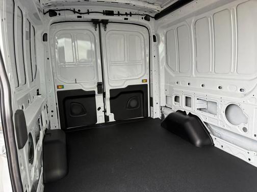 2026 Ford Transit-250 148 WB Medium Roof Cargo