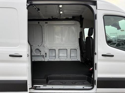 2026 Ford Transit-250 148 WB Medium Roof Cargo