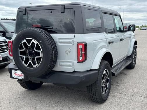 Avalanche Gray 2026 Ford Bronco Outer Banks
