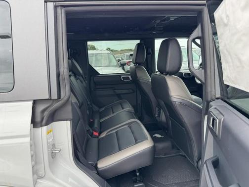 Avalanche Gray 2026 Ford Bronco Outer Banks