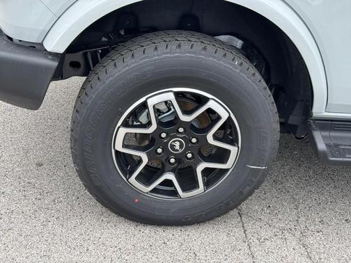 Avalanche Gray 2026 Ford Bronco Outer Banks