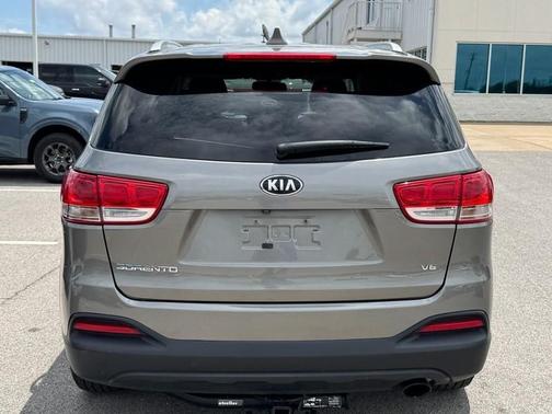 Titanium Silver Gray 2016 Kia Sorento LX