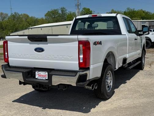 Oxford White 2026 Ford F-250 Super Duty