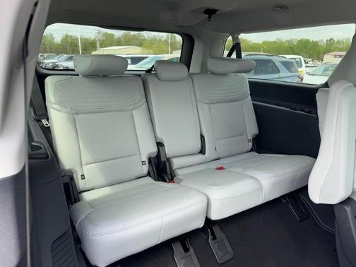 White Tri-Coat 2026 Ford Expedition Max Platinum