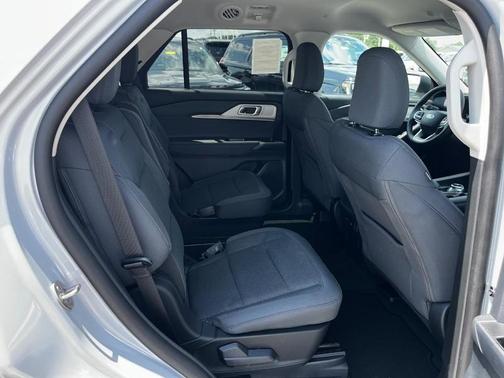 2025 Ford Explorer Active 4WD