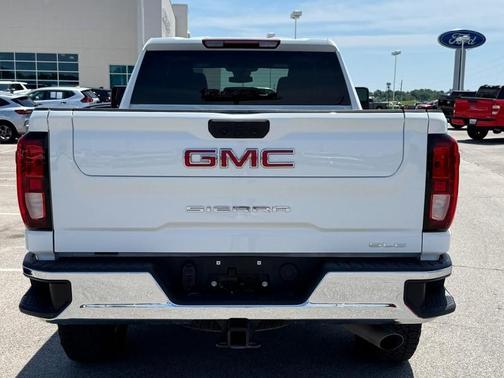 Summit White / White 2024 GMC Sierra 2500 SLE