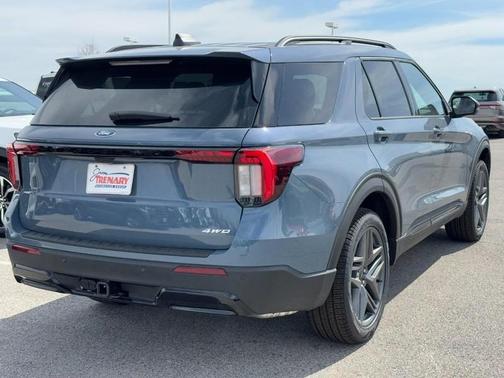 Vapor Blue Metallic 2026 Ford Explorer ST-Line