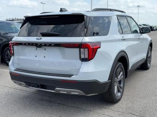 Space White Metallic 2026 Ford Explorer Active