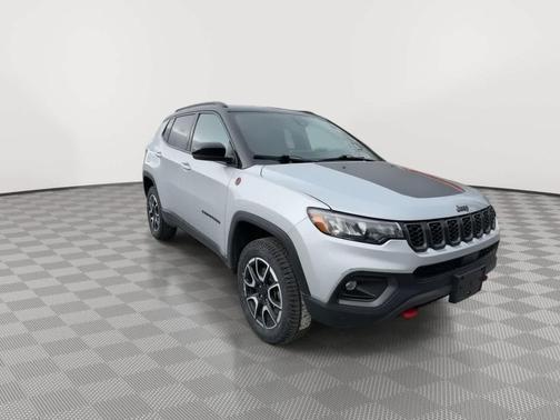 Silver Zynith Metallic Clearcoat 2024 Jeep Compass Trailhawk