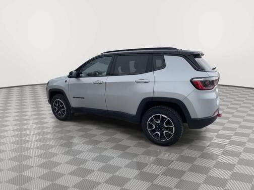 Silver Zynith Metallic Clearcoat 2024 Jeep Compass Trailhawk