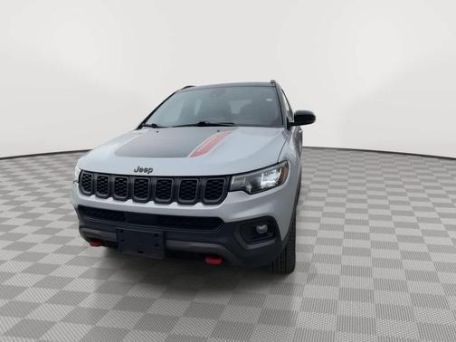 Silver Zynith Metallic Clearcoat 2024 Jeep Compass Trailhawk