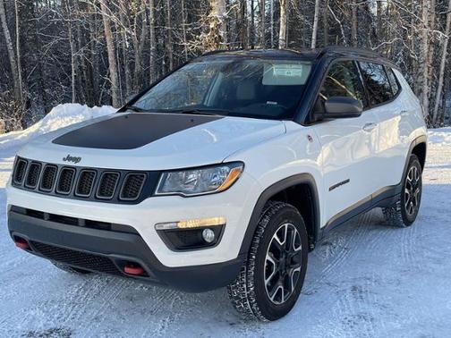 Photo 4 of 27 of 2020 Jeep Compass Trailhawk