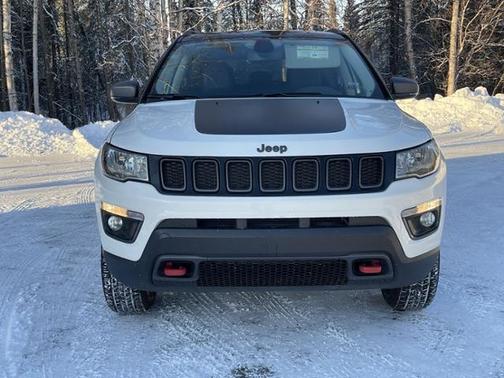 Photo 3 of 27 of 2020 Jeep Compass Trailhawk