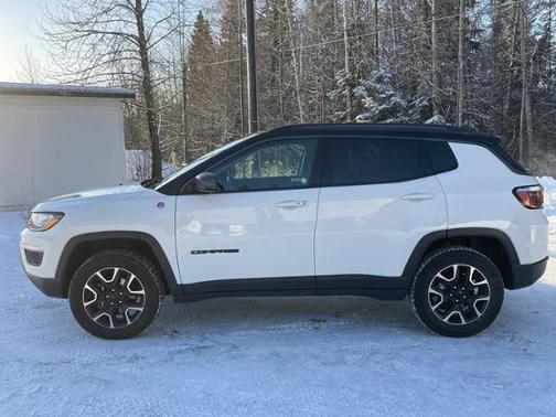 Photo 5 of 27 of 2020 Jeep Compass Trailhawk