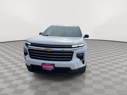 Summit White 2025 Chevrolet Traverse LT