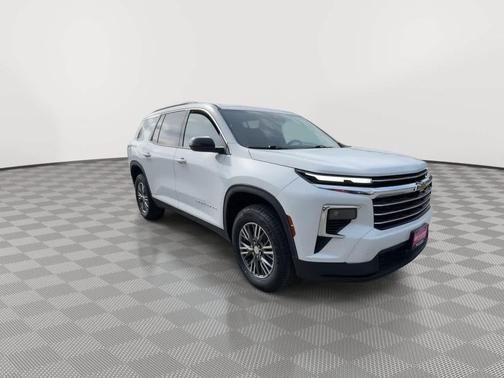 Summit White 2025 Chevrolet Traverse LT