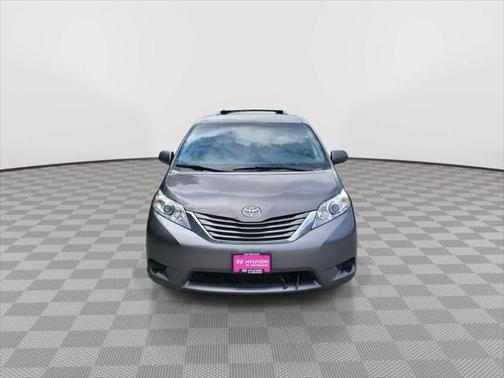 2016 Toyota Sienna LE