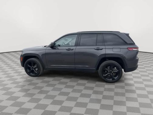 Baltic Gray Metallic Clearcoat 2023 Jeep Grand Cherokee Limited