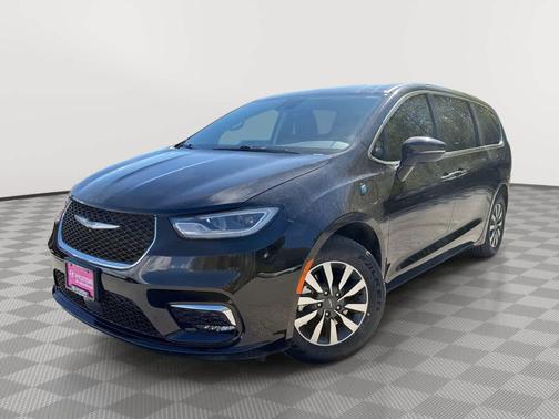 Diamond Black Crystal Pearlcoat 2024 Chrysler Pacifica Hybrid Select