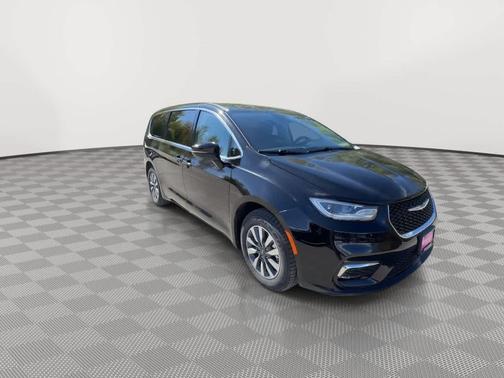 Diamond Black Crystal Pearlcoat 2024 Chrysler Pacifica Hybrid Select