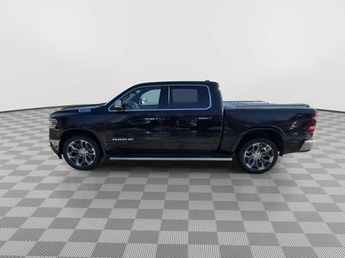 Diamond Black Crystal Pearlcoat 2022 RAM 1500 Longhorn