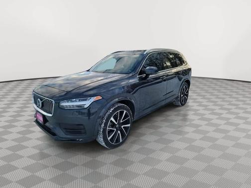2022 Volvo XC90 T6 Momentum