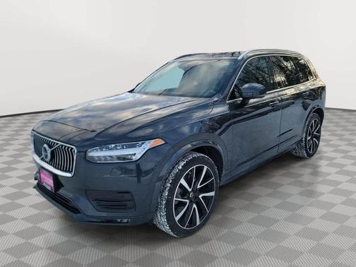 2022 Volvo XC90 T6 Momentum
