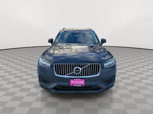 2022 Volvo XC90 T6 Momentum